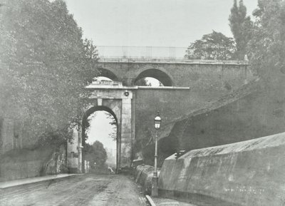 Highgate Archway, Archway Road Bridge: vista general del puente antiguo, 1896 de English Photographer