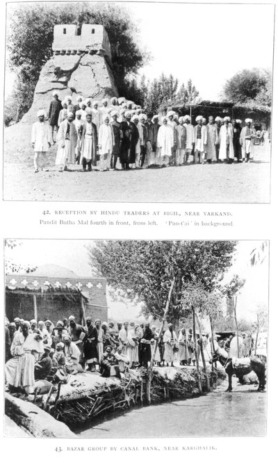Comerciantes hindúes en Bigil, cerca de Yarkand y un grupo en un bazar cerca de Kharghalik, de Ruinas del Desierto de Cathay por Sir Aurel Stein, publicado en 1912 de English Photographer