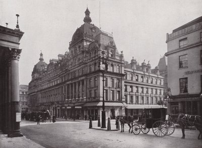 Teatro de Su Majestad y el Hotel Carlton, Haymarket de English Photographer