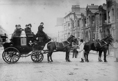 Diligencia tirada por caballos, c.1880s de English Photographer