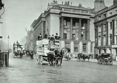 Autobuses de caballos en Waterloo Place, 1895 de English Photographer