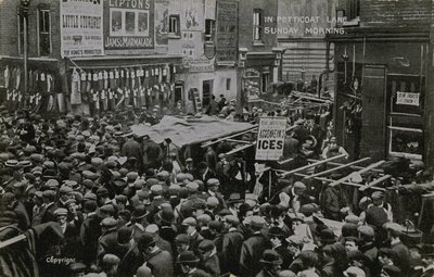 En Petticoat Lane, Londres, en la mañana del domingo de English Photographer