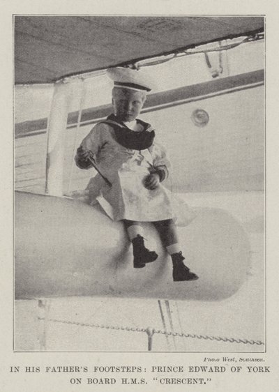 Siguiendo los pasos de su padre, el príncipe Eduardo de York a bordo del HMS Crescent de English Photographer