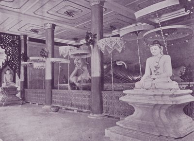 Dentro de la Pagoda, Rangún de English Photographer