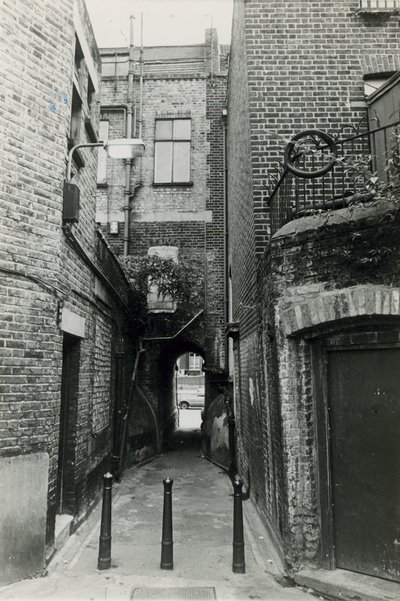 Jack el Destripador: Woods Buildings, Whitechapel Road de English Photographer