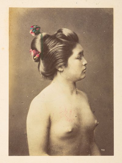 [Japonés] Chicas bañándose, Retrato de perfil derecho de medio cuerpo de una mujer joven desnuda,  Fotógrafo: Desconocido  Colección Lucas: Registro fotográfico de la gira mundial de Charles James y Morton P, Lucas de English Photographer