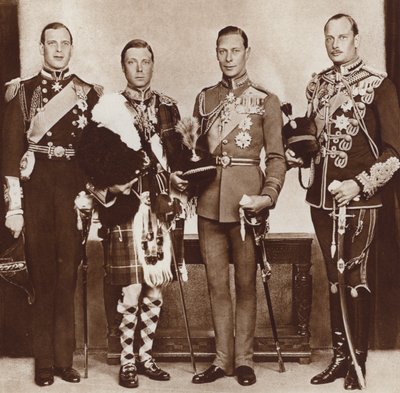 El rey Eduardo VIII (segundo a la izquierda) y sus hermanos (foto b/n) de English Photographer