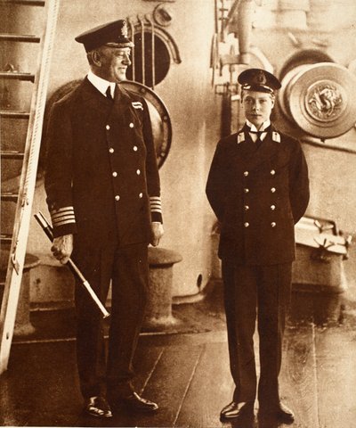 El Rey Eduardo VIII como guardiamarina en el H.M.S. Hindustan, 1910 de English Photographer