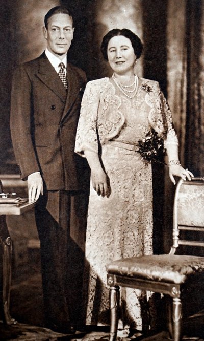 El Rey Jorge VI e Isabel, la Reina Madre de English Photographer