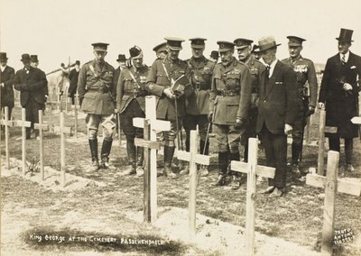 El Rey Jorge V en el cementerio, Passchendaele de English Photographer