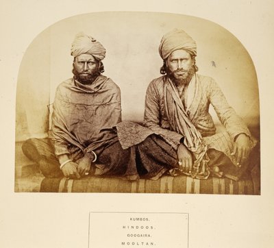 Kumbos, Hindúes, Googaira, Mooltan, de The People of India, por J. Forbes Watson, publicado en 1868 de English Photographer