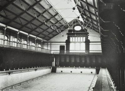 Laurie Grove Bath: el primer baño público en Deptford, baño de primera clase, 1898 de English Photographer
