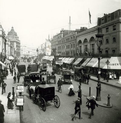 Liberty y Co, Regent Street, Londres de English Photographer
