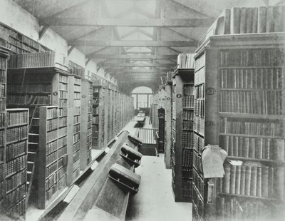 Biblioteca, Sion College, Victoria Embankment, Ciudad de Londres, 1885 de English Photographer