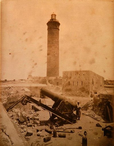 Faro fuerte después del bombardeo de Alejandría de English Photographer