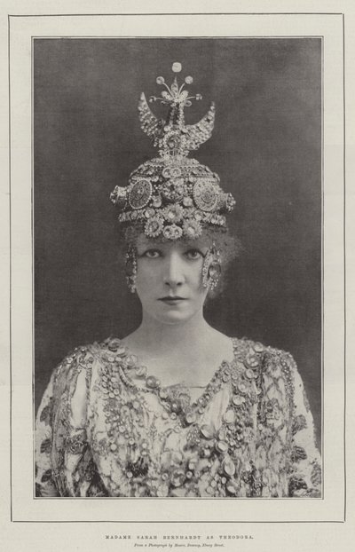 Madame Sarah Bernhardt como Teodora de English Photographer