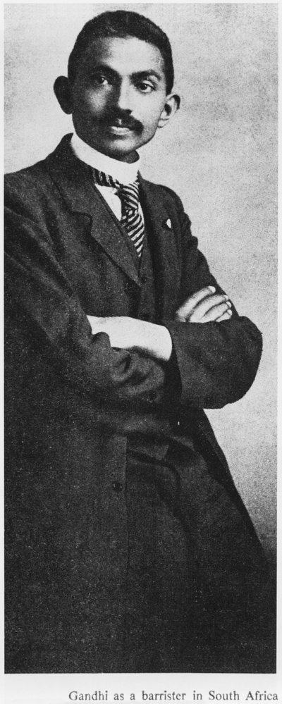 Mahatma Gandhi (1869-1948) como abogado en Sudáfrica, c.1900 de English Photographer