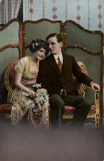 Hombre y mujer con un ramo de flores de English Photographer