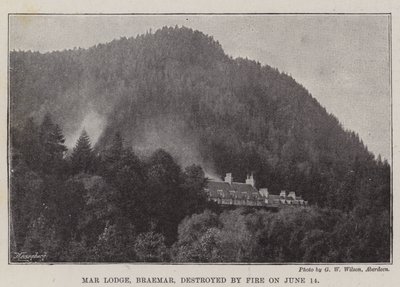 Mar Lodge, Braemar, destruido por un incendio el 14 de junio de English Photographer