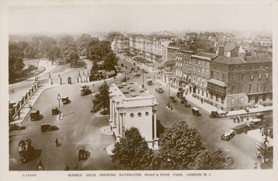 Arco de Mármol mostrando la Calle Bayswater y Hyde Park, Londres de English Photographer