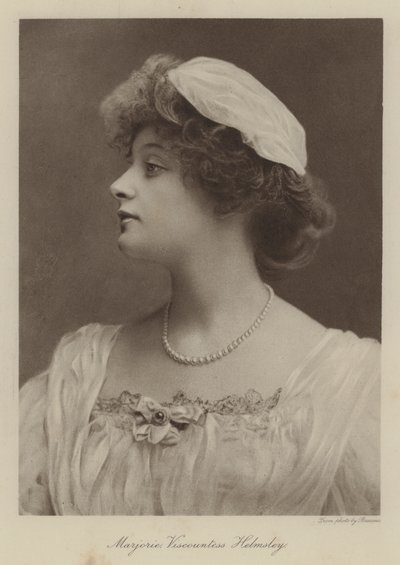 Marjorie Vizcondesa Helmsley (foto b/n) de English Photographer