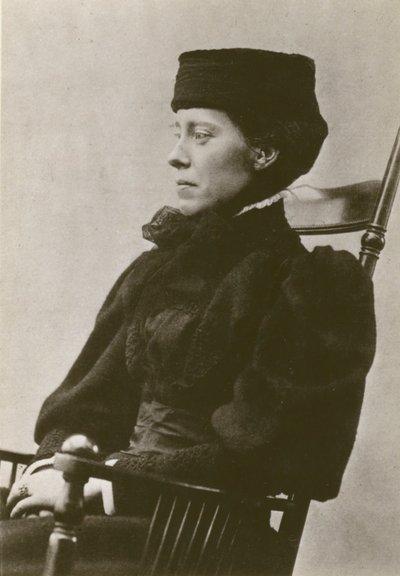 Mary Kingsley, retrato, sentada, con sombrero de English Photographer