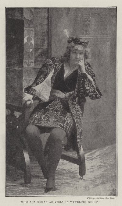 Miss Ada Rehan como Viola en Noche de Reyes de English Photographer