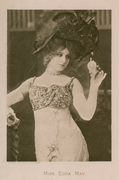 Señorita Edna May, fotografía de English Photographer