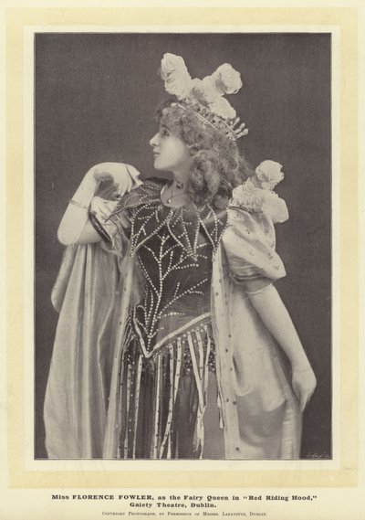 Miss Florence Fowler, como la Reina de las Hadas en Caperucita Roja, Gaiety Theatre, Dublín de English Photographer