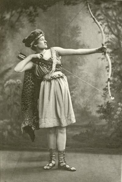 Miss Marion Grey como Hipólita de English Photographer