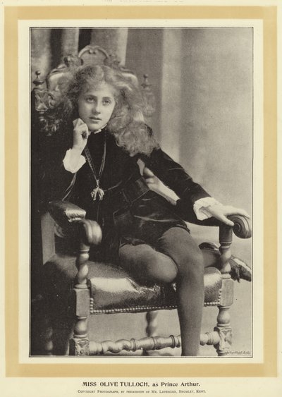 Miss Olive Tulloch, como el Príncipe Arturo de English Photographer