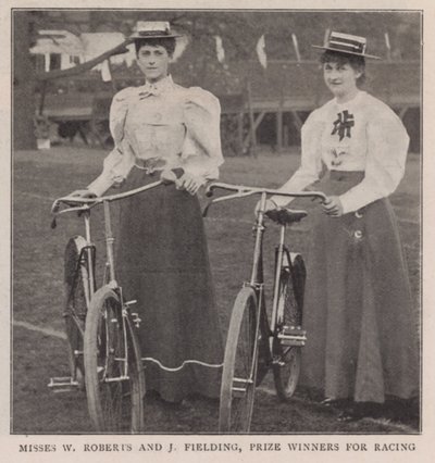 Señoritas W Roberts y J Fielding, ganadoras del premio por carreras de English Photographer
