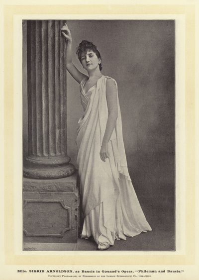Mlle Sigrid Arnoldson, como Baucis en la ópera de Gounod, Filemón y Baucis de English Photographer