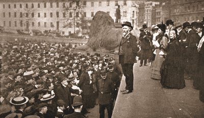 El Sr. Keir Hardie dirigiéndose a la Primera Manifestación por el Sufragio Femenino celebrada en Trafalgar Square de English Photographer