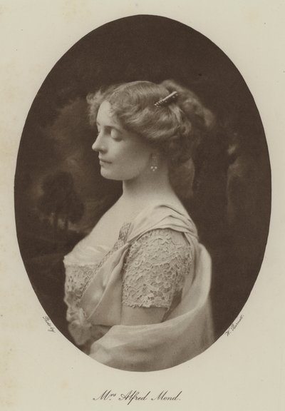 Sra. Alfred Mond (foto b/n) de English Photographer