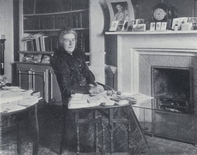 Mrs Humphry Ward en su estudio de English Photographer