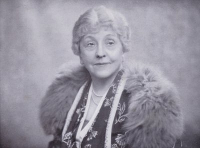 Sra. Laura Henderson, propietaria del Teatro Windmill, Piccadilly, Londres de English Photographer