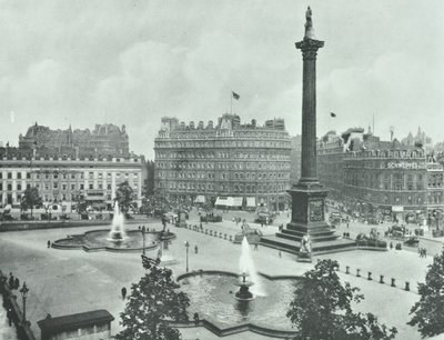 Columna de Nelson, Trafalgar Square, Westminster: vista sureste, 1895 de English Photographer