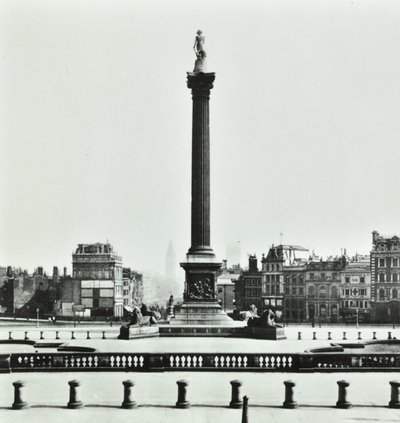 Columna de Nelson, Trafalgar Square, Westminster: vista sur desde la National Gallery, 1870 de English Photographer
