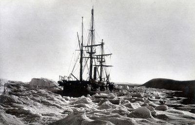 Polo Norte: "Alert" atrapado cerca del cabo Beechey, canal de Robeson - en "Narrativa de un viaje al Mar Polar durante 1875-76", G.S. Nares, ed. Londres de English Photographer