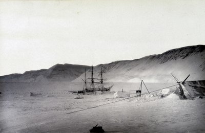 Polo Norte: Discovery bay, winter - en "Narrative of a voyage to the Polar See during 1875-76", G.S. Nares, ed., Londres. Londres de English Photographer