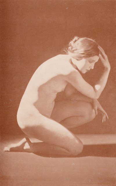 Arte nudista: El pensativo (foto b/n) de English Photographer