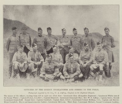 Oficiales de los Gordon Highlanders y Otros en el Campo de English Photographer