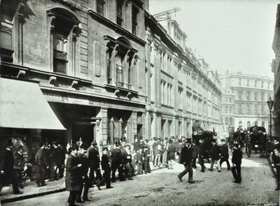 Old Broad Street, entrada a la Bolsa de Valores, Ciudad de Londres, 1890 de English Photographer