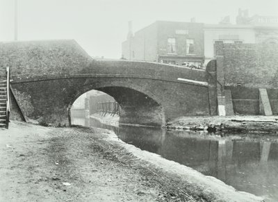 Old Victory Bridge, 1895 de English Photographer
