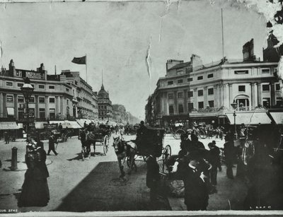 Oxford Circus, Westminster LB: mirando al este, 1895 de English Photographer