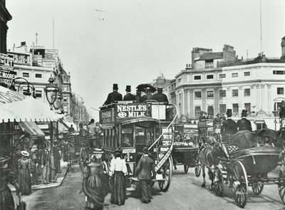 Oxford Circus, Westminster LB: mirando al este, 1895 de English Photographer