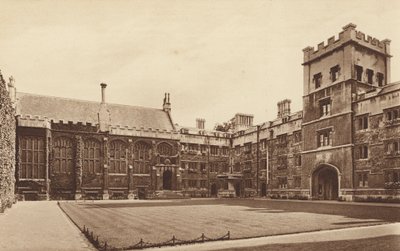 Oxford: Exeter College, The Quadrangle and Hall (foto en blanco y negro) de English Photographer