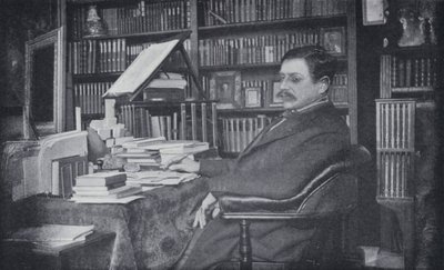 Paul Bourget en su estudio (foto en blanco y negro) de English Photographer