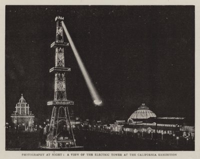 Fotografía nocturna, una vista de la Torre Eléctrica en la Exposición de California de English Photographer